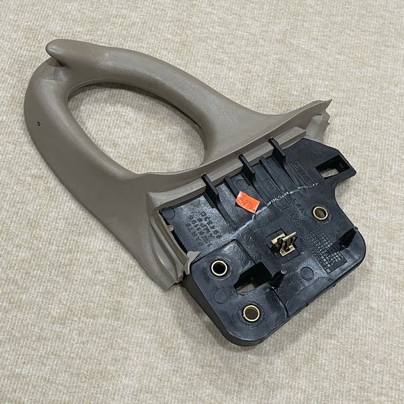 Chev Silverado Tahoe Suburban GMC Yukon Denali Grip Grab Support Assist Handle - Picture 7 of 8